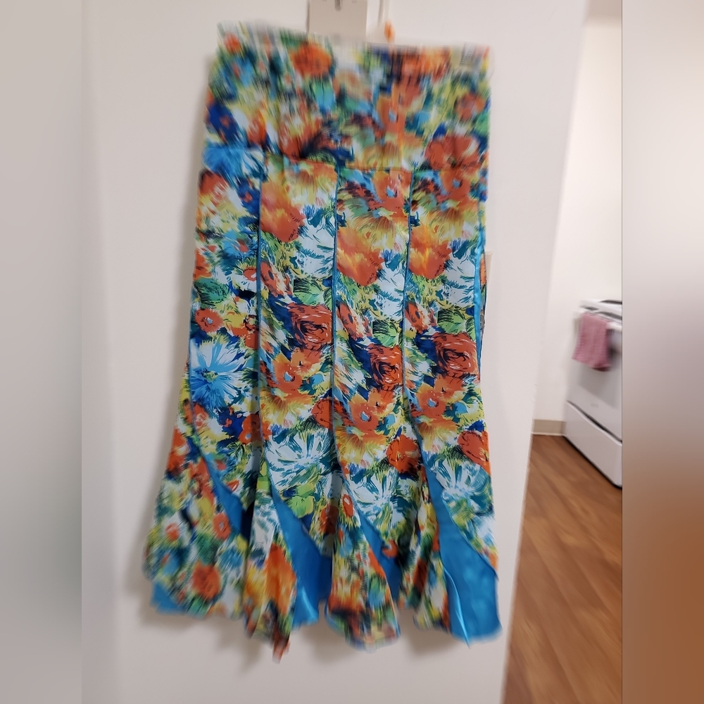 Yilin Fun Floral Skirt SZ 14.